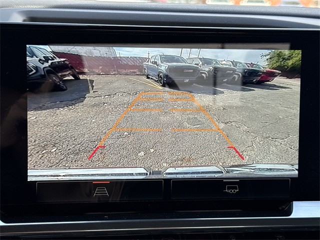 GMC Sierra 1500 Vehicle Full-screen Gallery Image 17