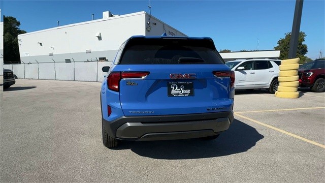 GMC Terrain Vehicle Full-screen Gallery Image 07