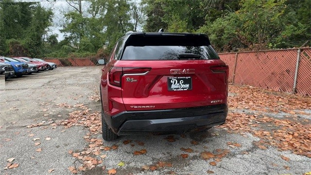 GMC Terrain Vehicle Full-screen Gallery Image 07