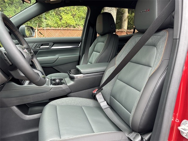 GMC Terrain Vehicle Full-screen Gallery Image 11