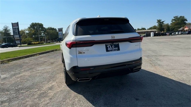 Buick Enclave Vehicle Full-screen Gallery Image 07
