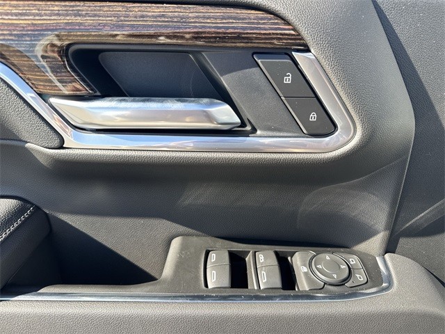 GMC Sierra 1500 Vehicle Full-screen Gallery Image 13