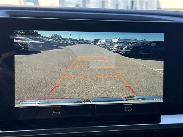 GMC Sierra 1500 Vehicle Full-screen Gallery Image 17