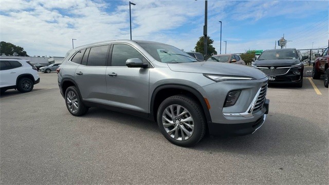 Buick Enclave Vehicle Full-screen Gallery Image 02