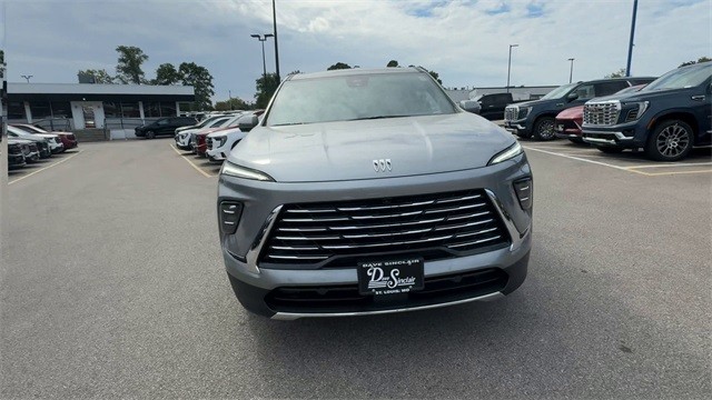 Buick Enclave Vehicle Full-screen Gallery Image 03