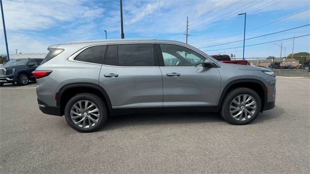 Buick Enclave Vehicle Full-screen Gallery Image 09