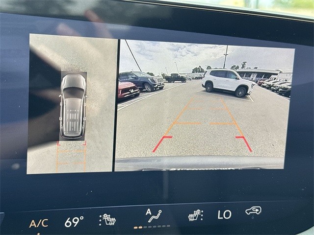 Buick Enclave Vehicle Full-screen Gallery Image 17