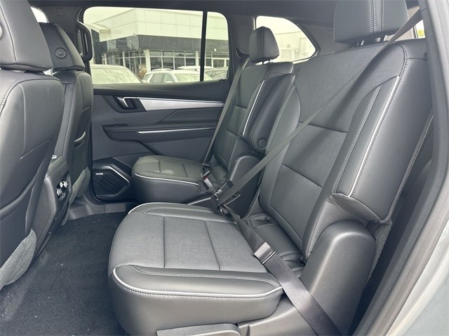 Buick Enclave Vehicle Full-screen Gallery Image 22