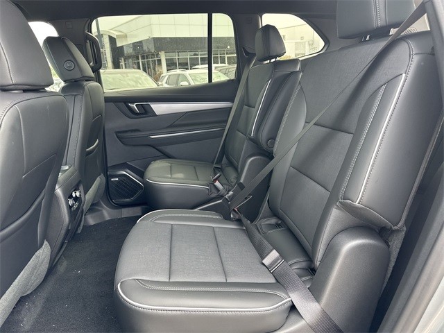 Buick Enclave Vehicle Full-screen Gallery Image 23