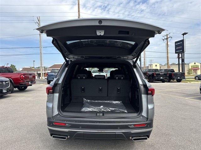 Buick Enclave Vehicle Full-screen Gallery Image 25