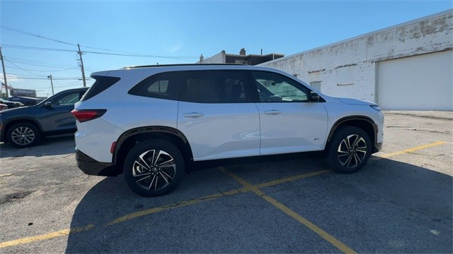 Buick Enclave Vehicle Full-screen Gallery Image 09