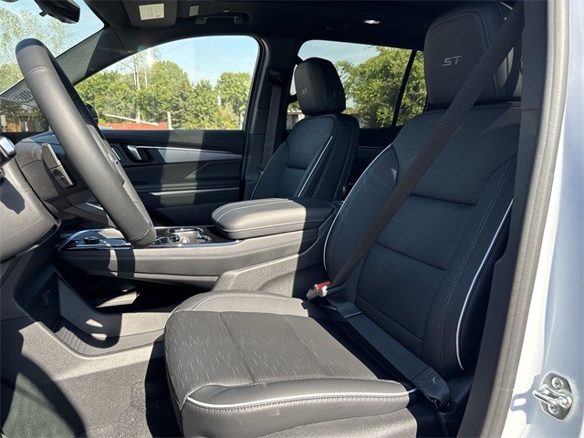 Buick Enclave Vehicle Full-screen Gallery Image 11