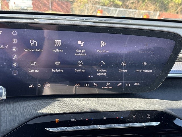 Buick Enclave Vehicle Full-screen Gallery Image 16