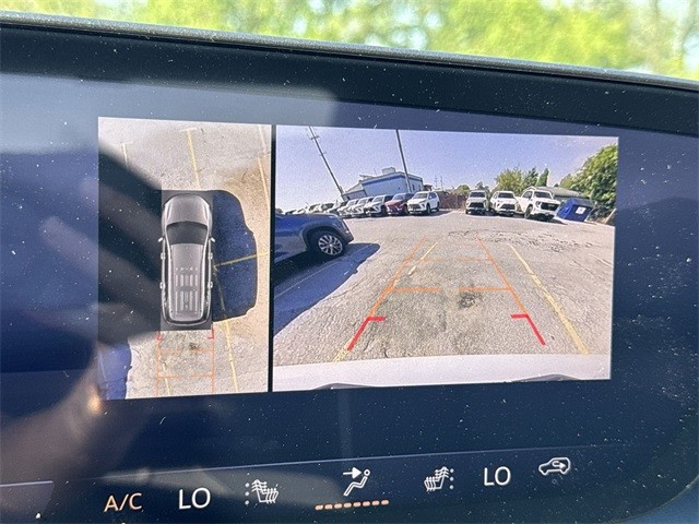 Buick Enclave Vehicle Full-screen Gallery Image 17