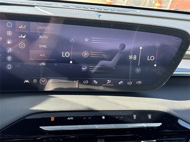 Buick Enclave Vehicle Full-screen Gallery Image 19