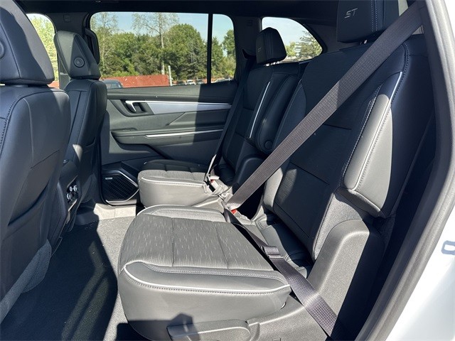 Buick Enclave Vehicle Full-screen Gallery Image 23