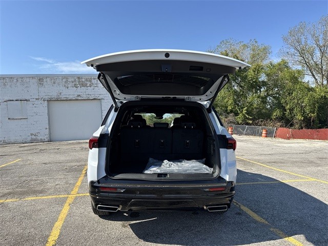 Buick Enclave Vehicle Full-screen Gallery Image 25