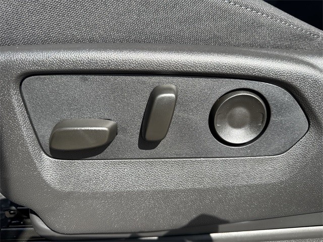 GMC Sierra 1500 Vehicle Full-screen Gallery Image 12