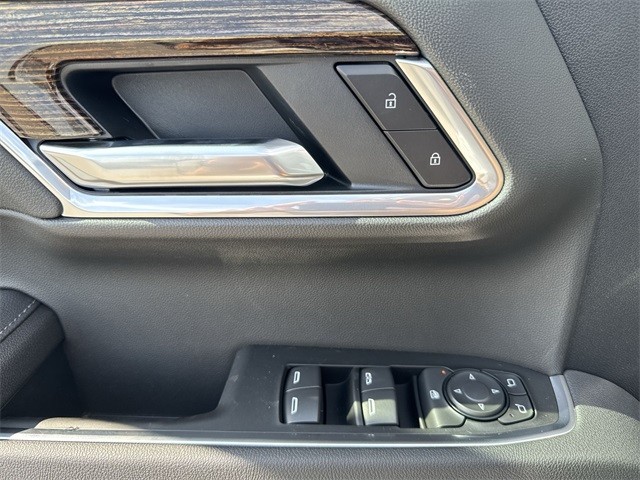 GMC Sierra 1500 Vehicle Full-screen Gallery Image 13