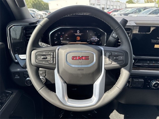 GMC Sierra 1500 Vehicle Full-screen Gallery Image 14