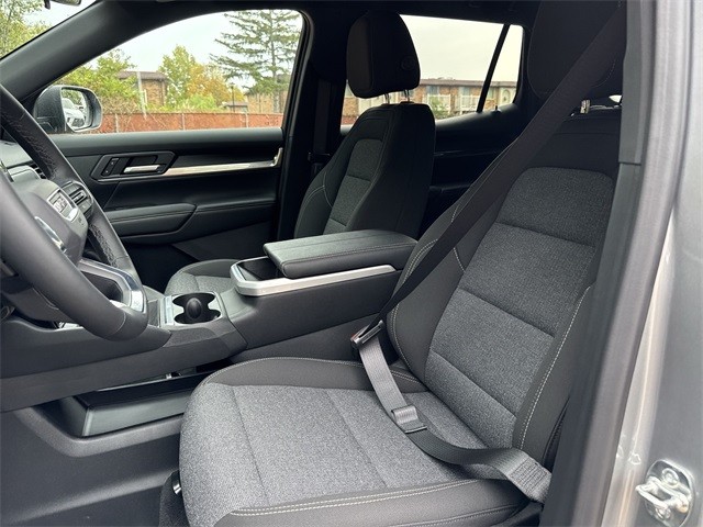 GMC Terrain Vehicle Full-screen Gallery Image 11