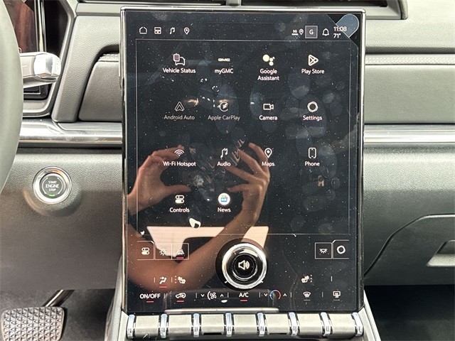 GMC Terrain Vehicle Full-screen Gallery Image 16