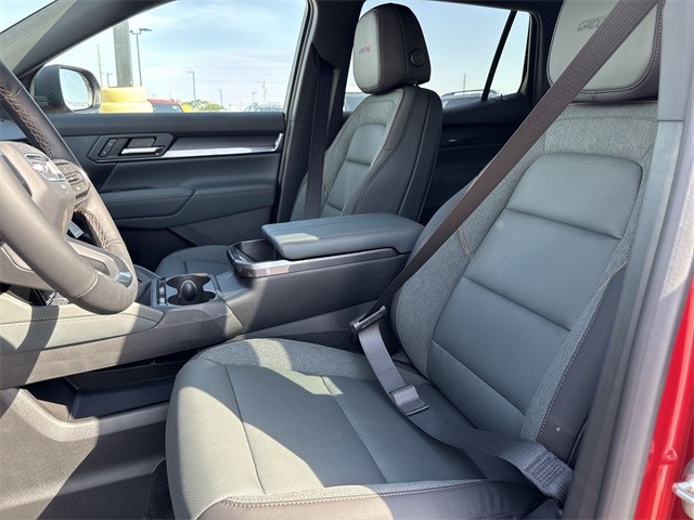 GMC Terrain Vehicle Full-screen Gallery Image 11