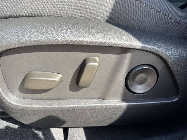 GMC Terrain Vehicle Full-screen Gallery Image 12