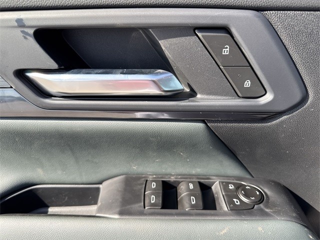 GMC Terrain Vehicle Full-screen Gallery Image 13