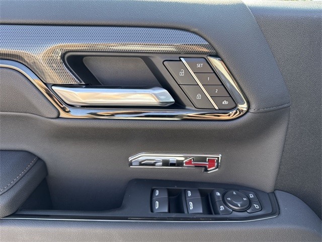 GMC Sierra 1500 Vehicle Full-screen Gallery Image 13