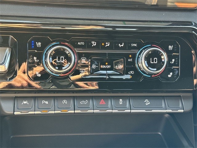 GMC Sierra 1500 Vehicle Full-screen Gallery Image 19