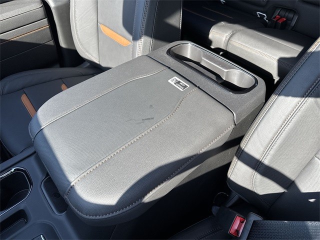 GMC Sierra 1500 Vehicle Full-screen Gallery Image 21