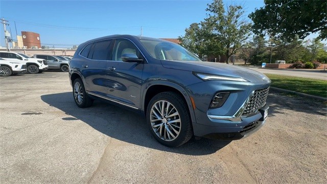 Buick Enclave Vehicle Full-screen Gallery Image 02