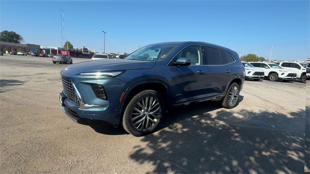 Buick Enclave Vehicle Full-screen Gallery Image 04