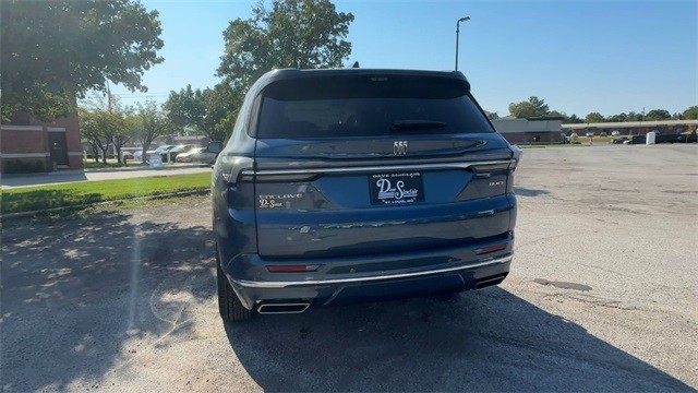 Buick Enclave Vehicle Full-screen Gallery Image 07