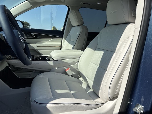 Buick Enclave Vehicle Full-screen Gallery Image 11