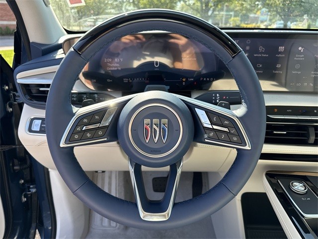 Buick Enclave Vehicle Full-screen Gallery Image 14