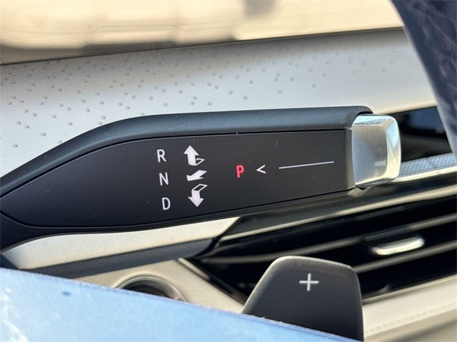 Buick Enclave Vehicle Full-screen Gallery Image 20