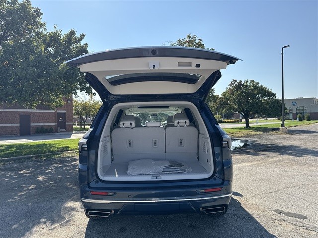 Buick Enclave Vehicle Full-screen Gallery Image 25