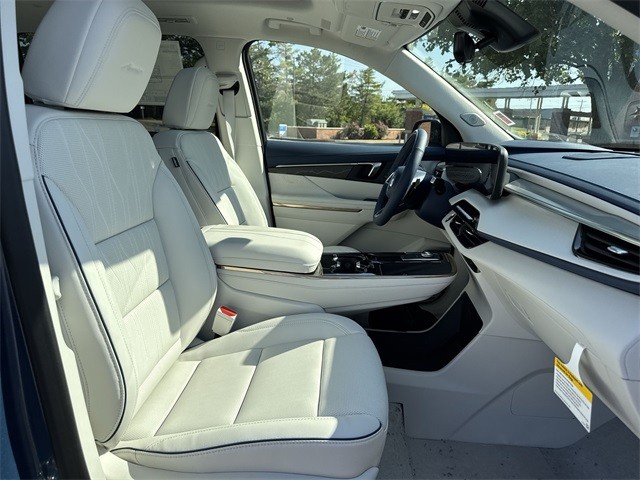 Buick Enclave Vehicle Full-screen Gallery Image 26