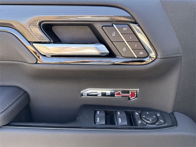 GMC Sierra 1500 Vehicle Full-screen Gallery Image 13