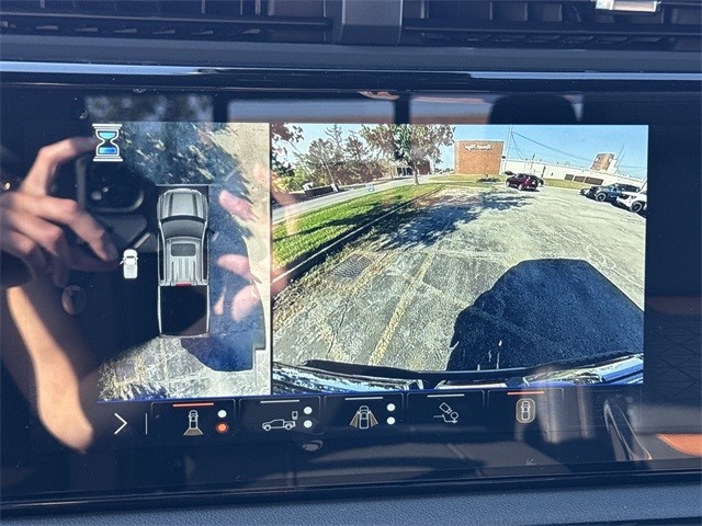 GMC Sierra 1500 Vehicle Full-screen Gallery Image 17