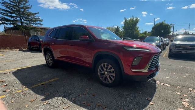 Buick Enclave Vehicle Full-screen Gallery Image 02