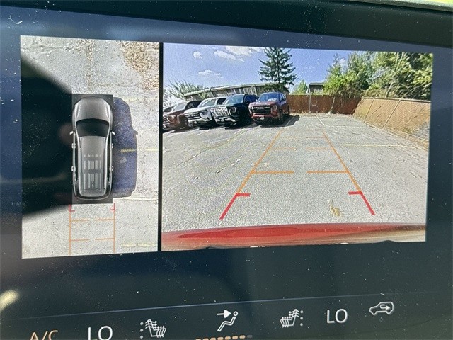 Buick Enclave Vehicle Full-screen Gallery Image 17