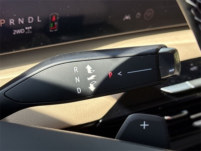 Buick Enclave Vehicle Full-screen Gallery Image 20