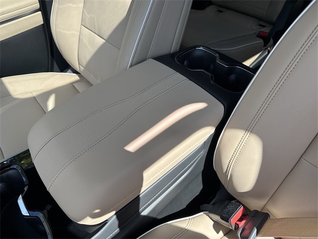 Buick Enclave Vehicle Full-screen Gallery Image 21