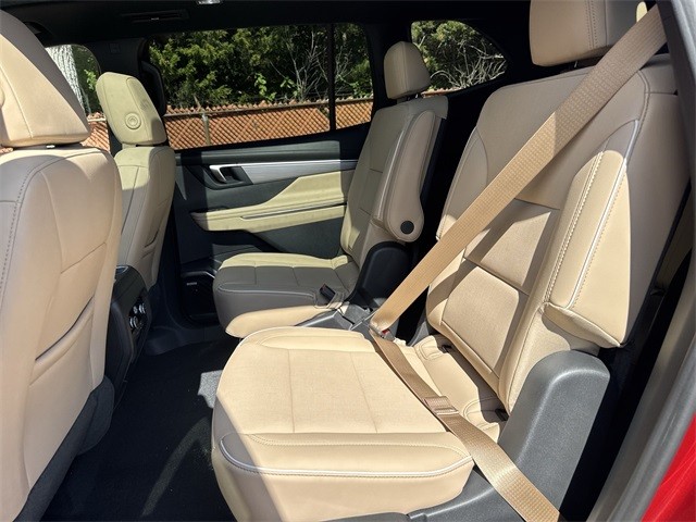 Buick Enclave Vehicle Full-screen Gallery Image 23