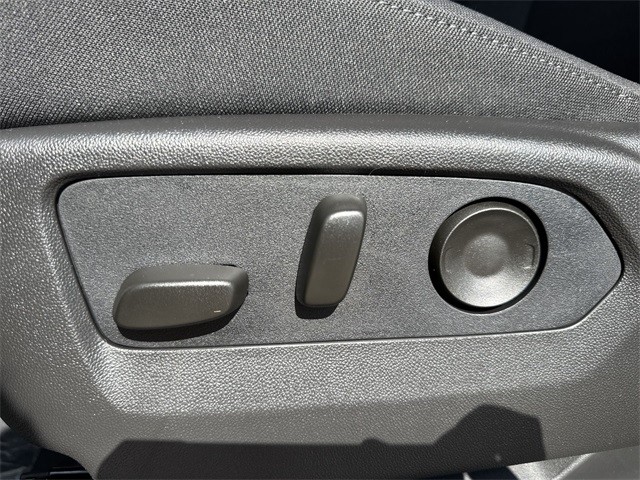 GMC Sierra 1500 Vehicle Full-screen Gallery Image 12