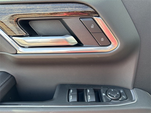 GMC Sierra 1500 Vehicle Full-screen Gallery Image 13