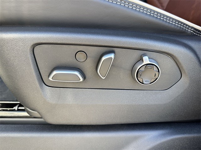 GMC Sierra 1500 Vehicle Full-screen Gallery Image 12